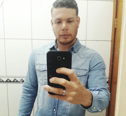 <em><strong>Chris R</strong></em>